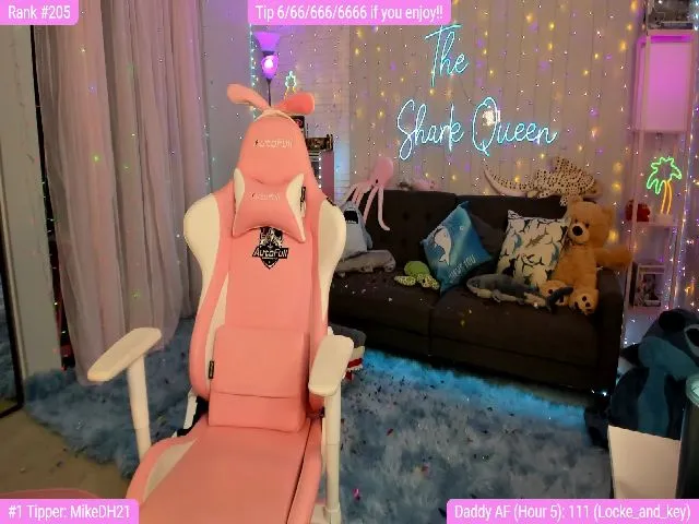 Live sex webcam photo for TheSharkQueen #252370855