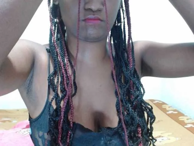 Live sex webcam photo for AndreaTuve #241475465