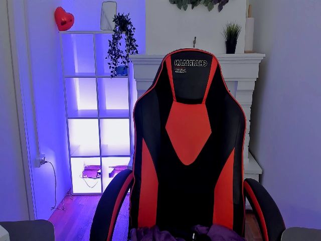 Live sex webcam photo for HelenCarter #257953759