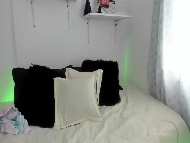 Live sex webcam photo for Georgina_hot #252537787
