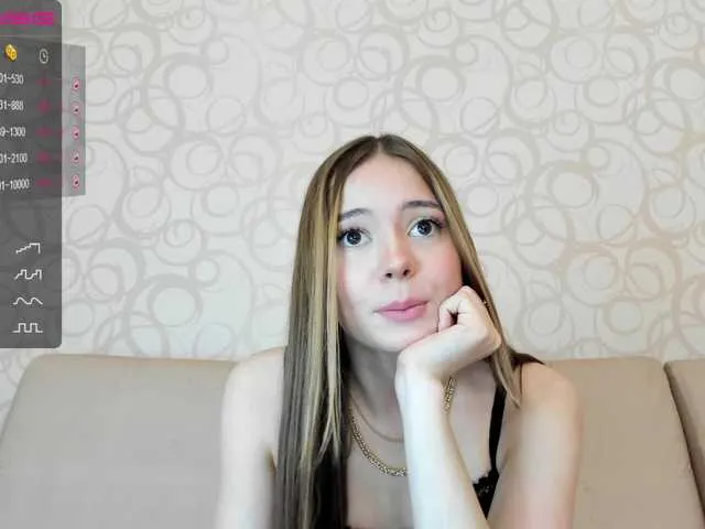 Live sex webcam photo for Roxanne2021 #243038803