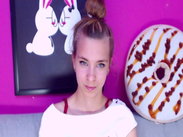 Live sex webcam photo for RossandaShy #254407325