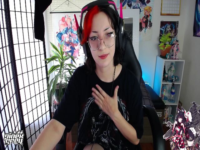 Live sex webcam photo for PinexGrey #265127133