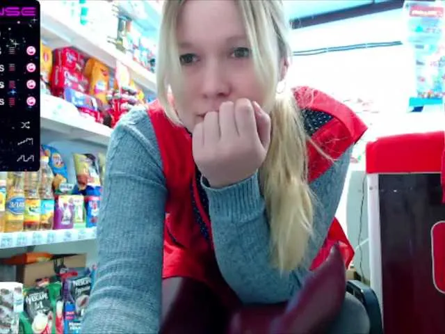 Live sex webcam photo for Misslyolika #240899186