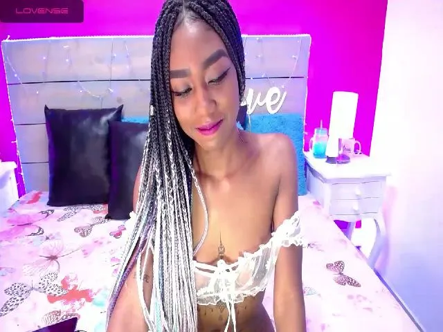 Live sex webcam photo for EmmySweett #256057825