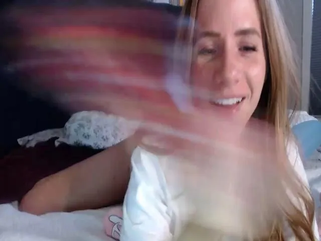 Live sex webcam photo for Lucylux1 #264049632