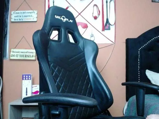 Live sex webcam photo for melanyissabel #249340772