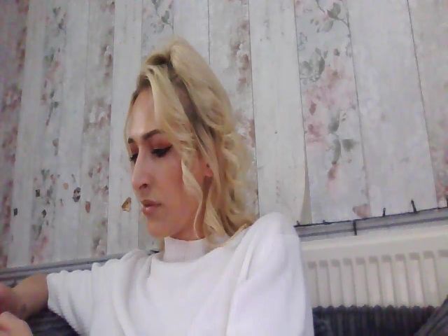 Live sex webcam photo for juicyjessy0 #256244813