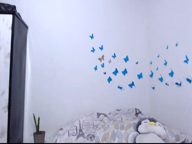 Live sex webcam photo for Cherrysexy18 #257772158