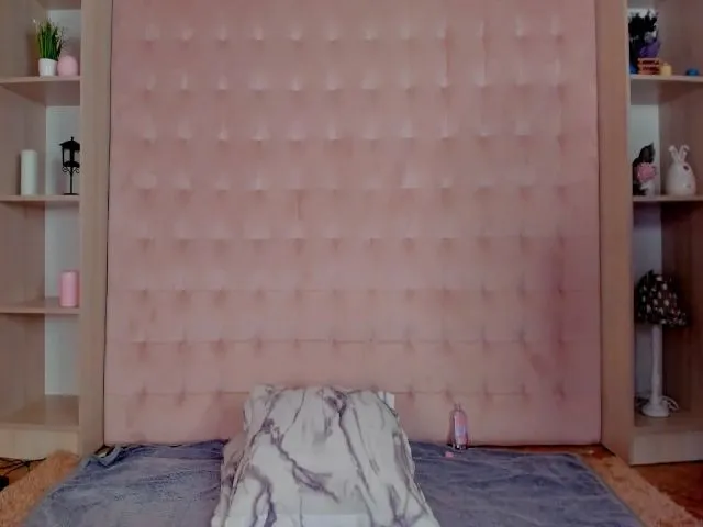 Live sex webcam photo for KatnissBel #255983924
