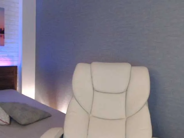 Live sex webcam photo for -EliSwan- #251265044