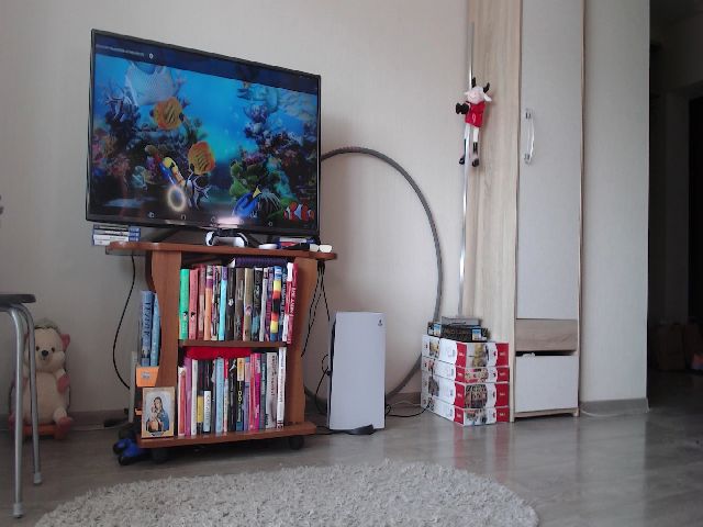 Live sex webcam photo for HoneyIAmHome #254048214