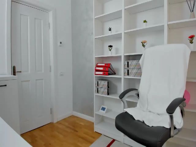 Live sex webcam photo for VanessaCroft #253360878