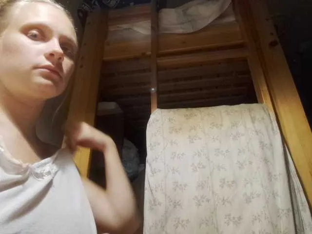 Live sex webcam photo for esterjohns #251068554