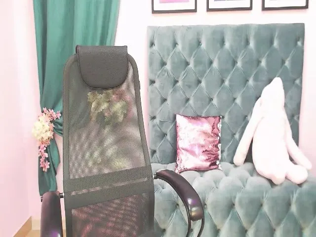 Live sex webcam photo for amyjune01 #256794060