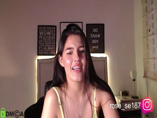 Live sex webcam photo for Rose_se #254928533