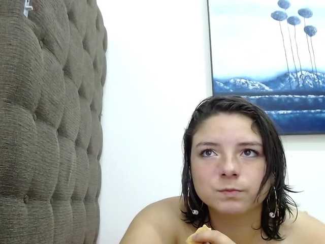 Live sex webcam photo for miahells #241408277