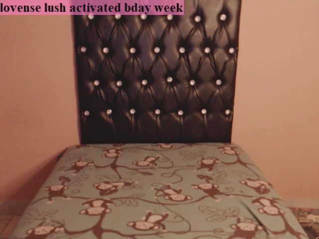 Live sex webcam photo for PARADISEQEEN #254254247