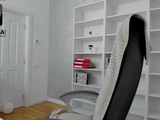 Live sex webcam photo for VanessaCroft #242497446