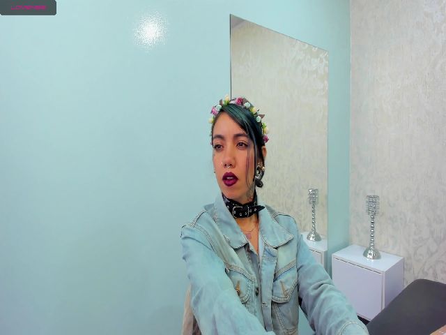 Live sex webcam photo for VioletaRoux #264702245