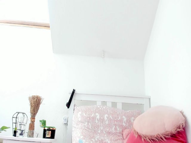 Live sex webcam photo for AshleyJohnes #263557893