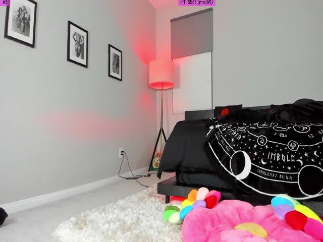 Live sex webcam photo for KasaraWood #254365709