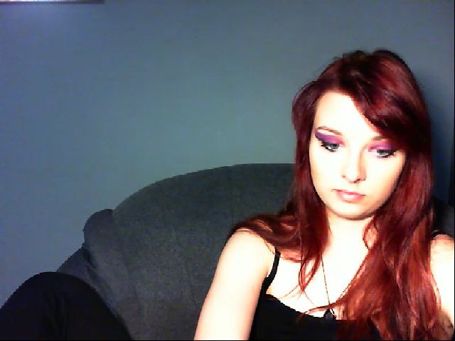 Live sex webcam photo for VirginLuna18 #260124935