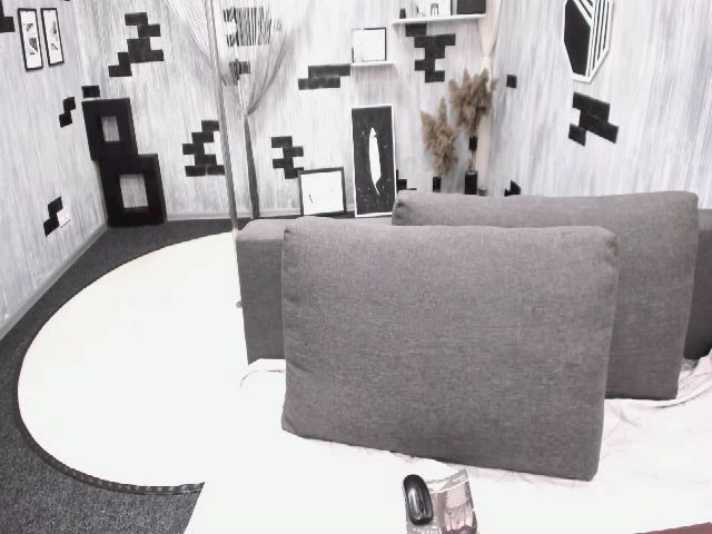 Live sex webcam photo for MeaMeloneX #255521379