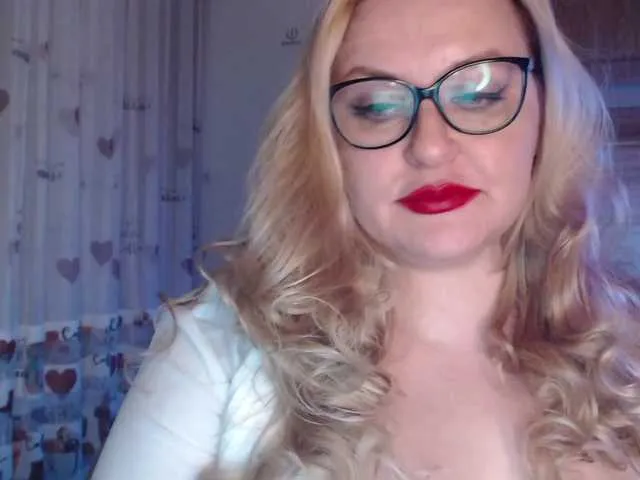 Live sex webcam photo for WifeyNusha #240998759