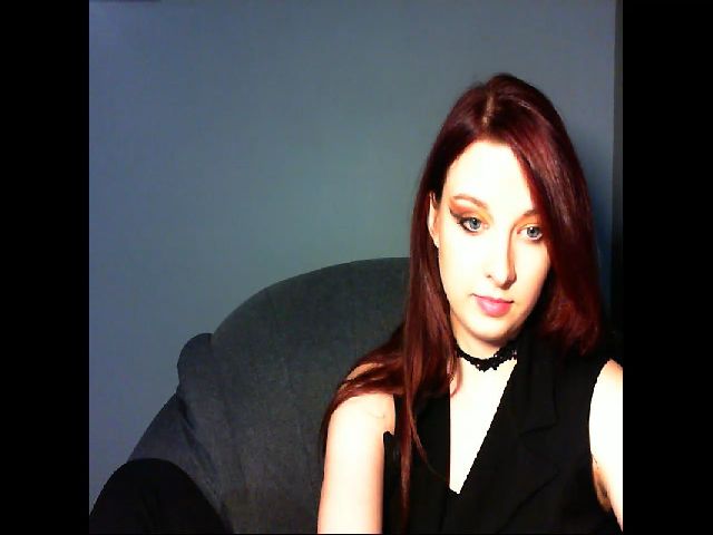 Live sex webcam photo for VirginLuna18 #252574740