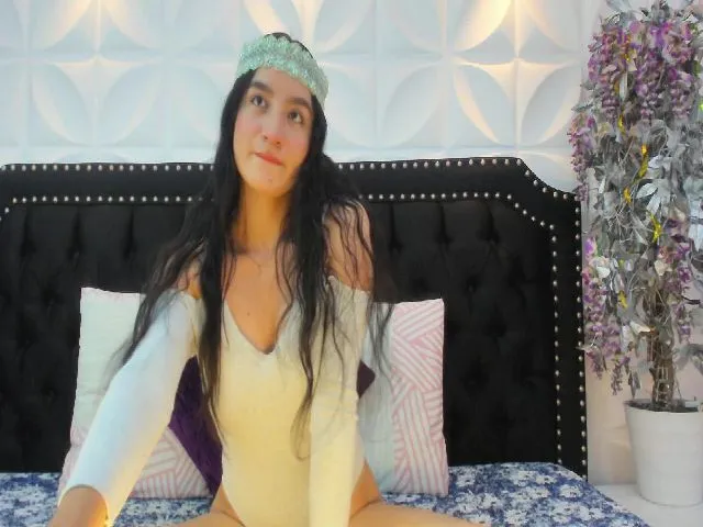 Live sex webcam photo for YoursLauren #254964402
