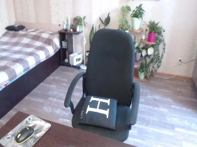Live sex webcam photo for Emi_lywild #254741735