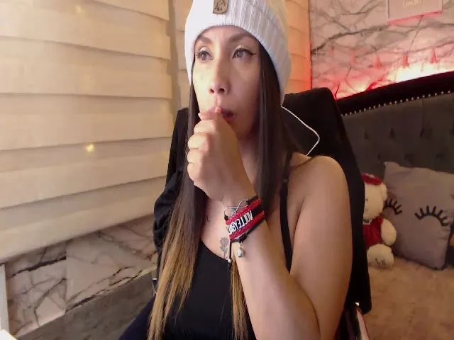 Live sex webcam photo for Karolkim018 #261817914