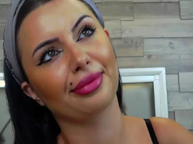 Live sex webcam photo for LustyJuliaXXX #260179894
