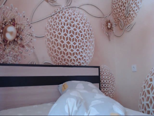 Live sex webcam photo for MeltingJulia #255285320