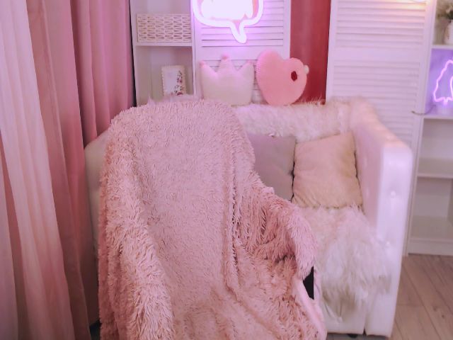 Live sex webcam photo for LynneDawson #255747985