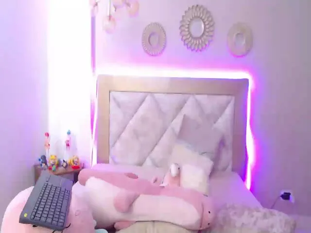 Live sex webcam photo for Sophie_pink18 #255398092
