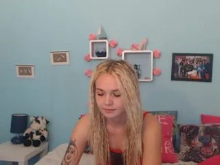 Live sex webcam photo for AnnaHappy18 #240496713