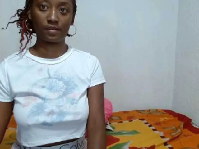 Live sex webcam photo for AndreaTuve #241433201