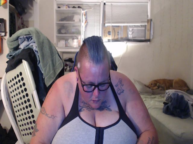 Live sex webcam photo for PunkChick420 #258480524