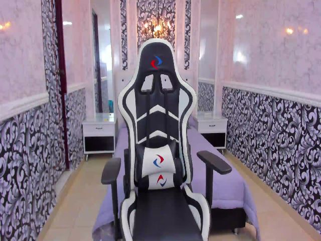 Live sex webcam photo for CurvyBlue #259505962