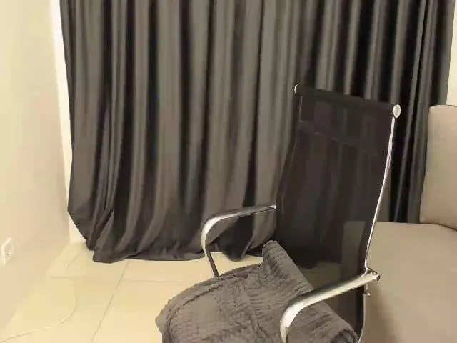 Live sex webcam photo for KellyKleine #253846179