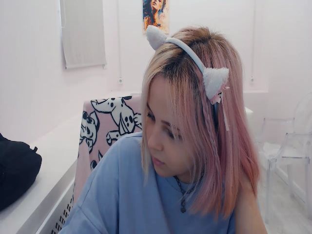 Live sex webcam photo for Helokit #257350856