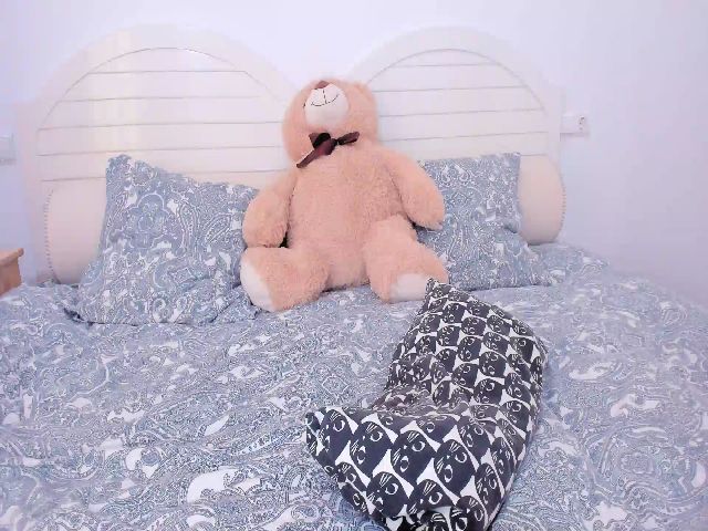 Live sex webcam photo for LivM_ #252749104