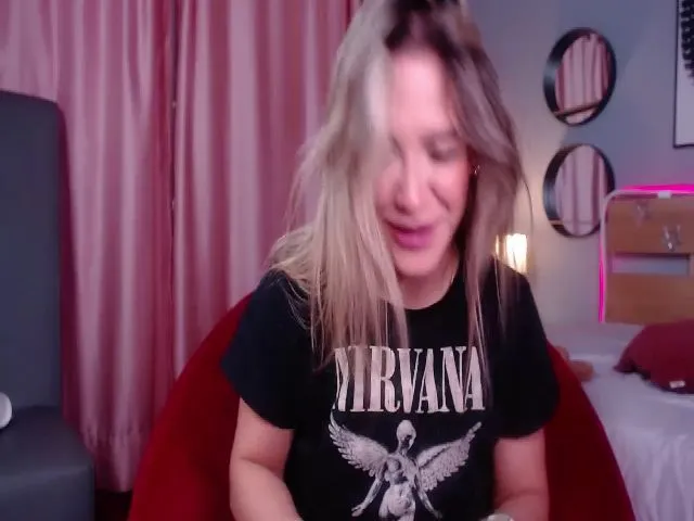 Live sex webcam photo for R4VENN_ #253684404