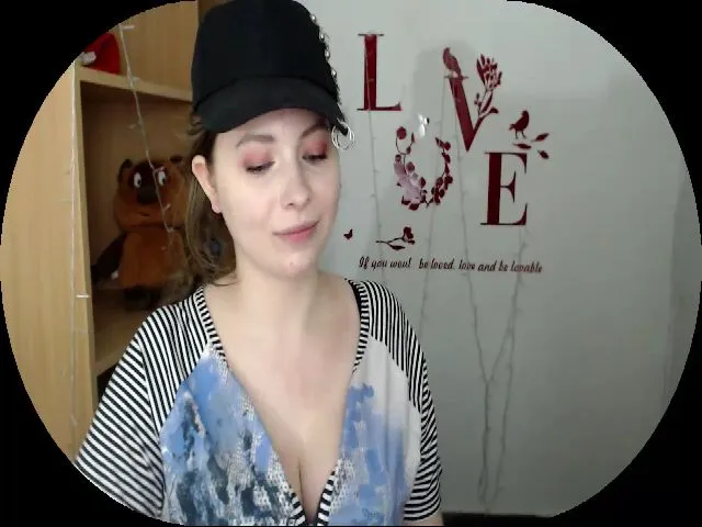 Live sex webcam photo for MollyMey #253197590