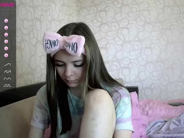 Live sex webcam photo for Roxanne2021 #241330321