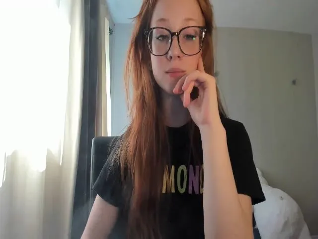 Live sex webcam photo for Haileystormxo #253171316