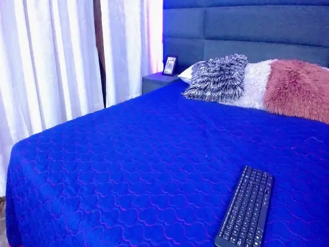 Live sex webcam photo for Emily_roos #256476827