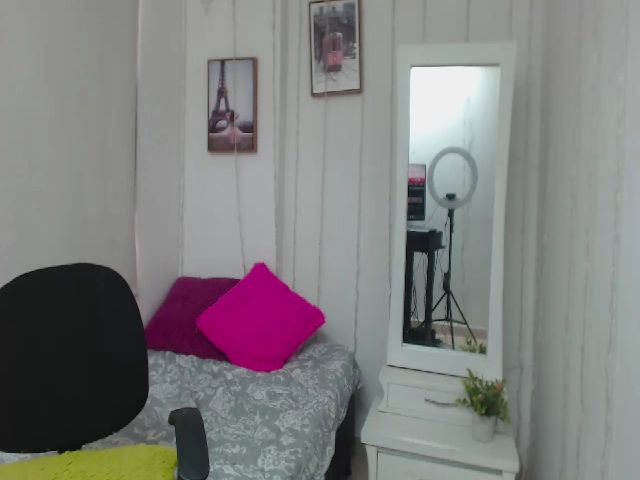 Live sex webcam photo for Soffy_phil #264397315